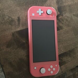Nintendo switch good shape used about 5 times comes with free case